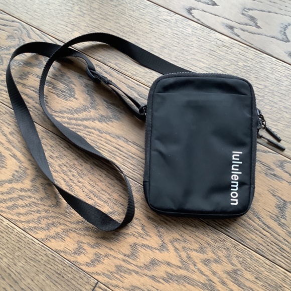 Lululemon Easy Access Crossbody Bag - Picture 2 of 5